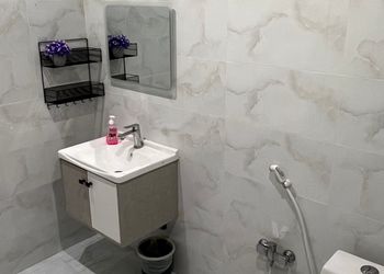 شقة بغرفة معيشة وغرفة نوم 
