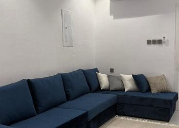 شقة بدخول ذاتي وصالة جلوس 
