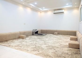 شاليه بجلسة خارجية وألعاب أطفال 