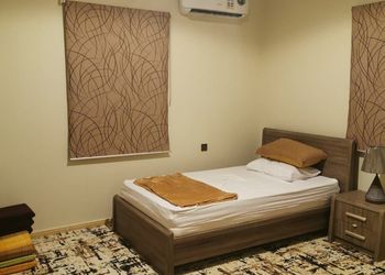 استراحه بمسبح خارجي واطلاله على الجبل