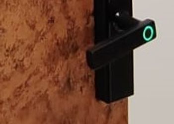 استديو بسرير ماستر وجلسة جانبية
