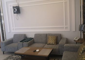 شاليه بمسطح اخضر وجلسة خارجية 