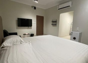 استديو بسرير ماستر وأثاث مريح 