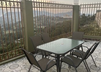 شاليه بصالة و جلسة بإطلالة مميزة