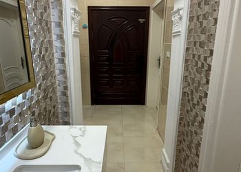 شقة بثلاثة غرف نوم و صالة