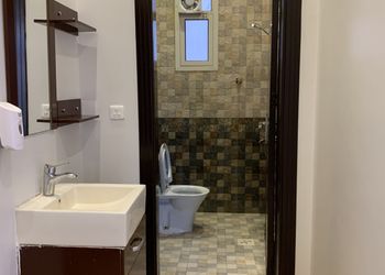 شاليه بمسطح اخضر و مسبح