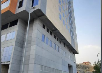 شقة بغرفة معيشة وغرفة نوم 
