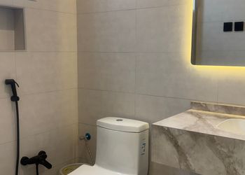 استديو بأثاث بسيط ومريح 