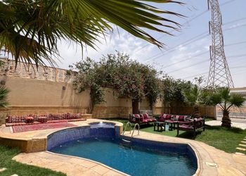 شاليه بمسبح