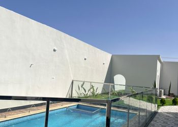 شاليه بمسطح اخضر