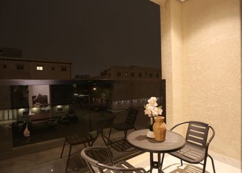 شقة ب3 غرف و بلياردو وسنما