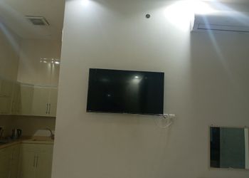 شاليه بمسطح اخضر وجلسة خارجية 