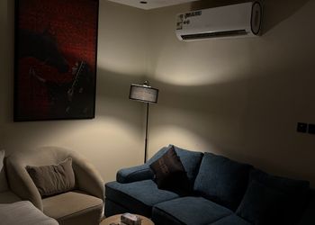 استديو بسرير ماستر وجلسة جانبية 