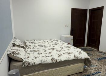 استديو بسرير ماستر وجلسة 