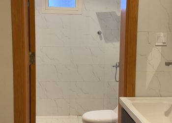 استديو بأثاث مريح وبسيط 