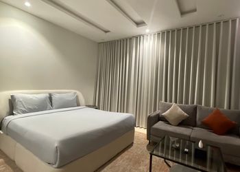 استديو بأثاث مريح وبسيط 