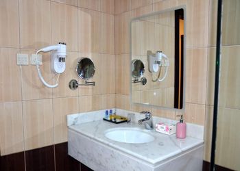 استديو بسرير ماستر وأثاث مريح 