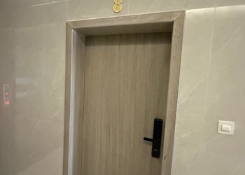 شقة بغرفة معيشة وغرفتين نوم 