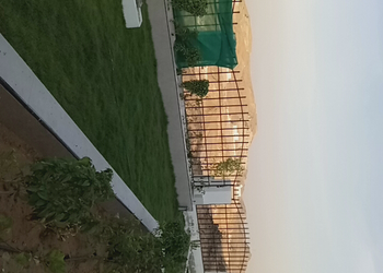 استراحة بمسطح اخضروجلسة خارجية 