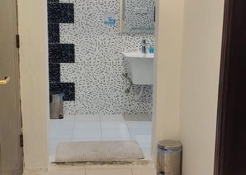 غرفة ومطبخ وحمام