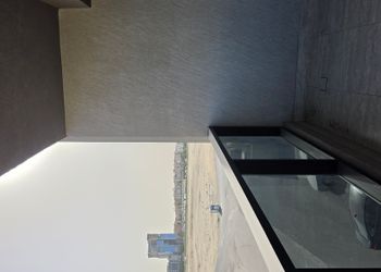 شقة فاخرة بصالة و أربع غرف نوم