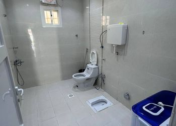 استراحة بجلسة خارجية ومسبح داخلي