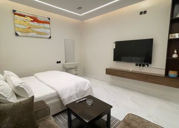 استديو بسرير ماستر وجلسة جانبية