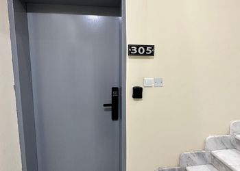 استديو هادئ بدخول ذاتي 