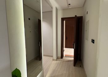 شقة بغرفة جلوس وغرفتين نوم 
