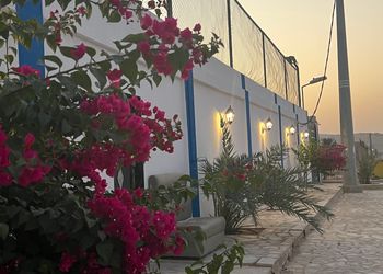 شاليه بجلسة خارجية وألعاب أطفال 