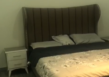 شاليه بجلسة خارجية ومسبح بألعاب 
