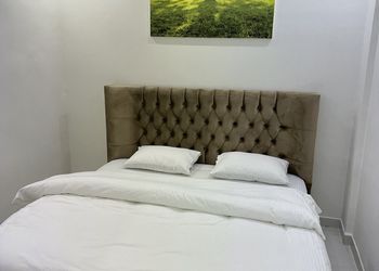 استديو بأثاث مريح وبسيط 