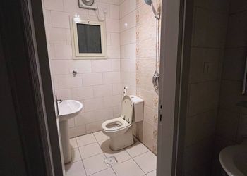 استديو بأثاث مريح وبسيط 