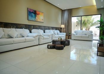 شاليه بصالة جلوس ومسبح داخلي 