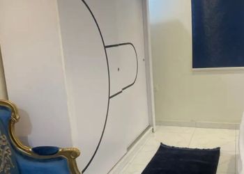 شقة بغرفة معيشة وغرفة نوم 