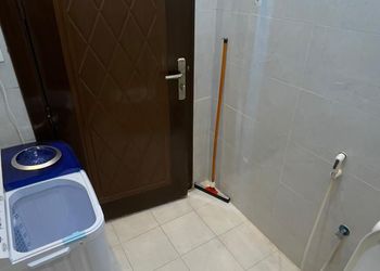 شقة بغرفة معيشة وغرفتين نوم 