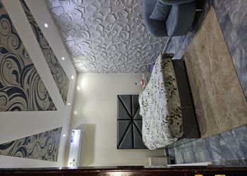 شاليه بصالة مطلة على المسبح 
