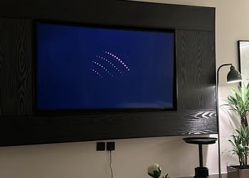 استديو بألوان مريحة وأثاث راقي