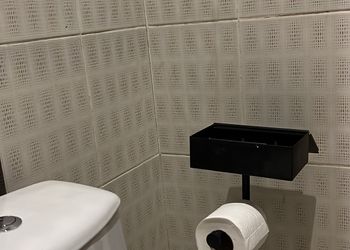 استديو بأثاث مريح وبسيط 
