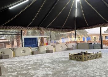 استراحة بمجلس واسع وفناء خارجي 