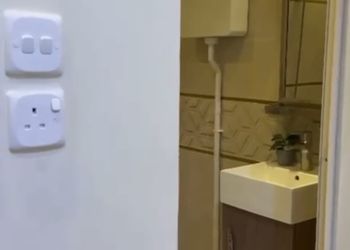 شاليه بمسبح داخلي وجلسة خارجية