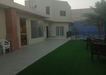 شالية بجلسة خارجية والعاب اطفال