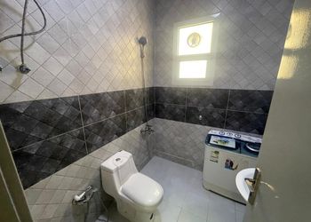 شقة بغرفة معيشة وغرفتين نوم 