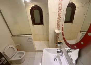 شقة بصالة مريحة وإطلالة مميزة 