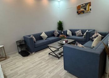 دور أرضي بفناء ومدخل سيارة 