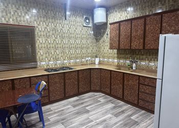 شقة بخمسة غرف نوم وصالة 