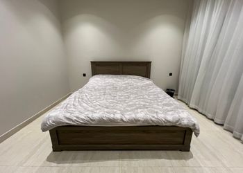 شقة بغرفة نوم ودخول ذاتي 