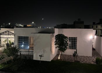 شاليه بإطلالة على حديقة