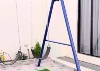 شاليه بمسطح اخضر وجلسة خارجية 