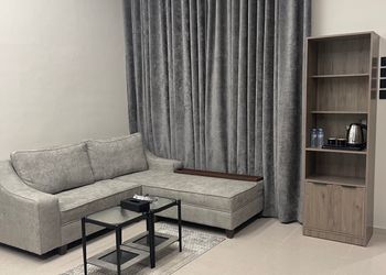 استديو بسرير ماستر وجلسة جانبية